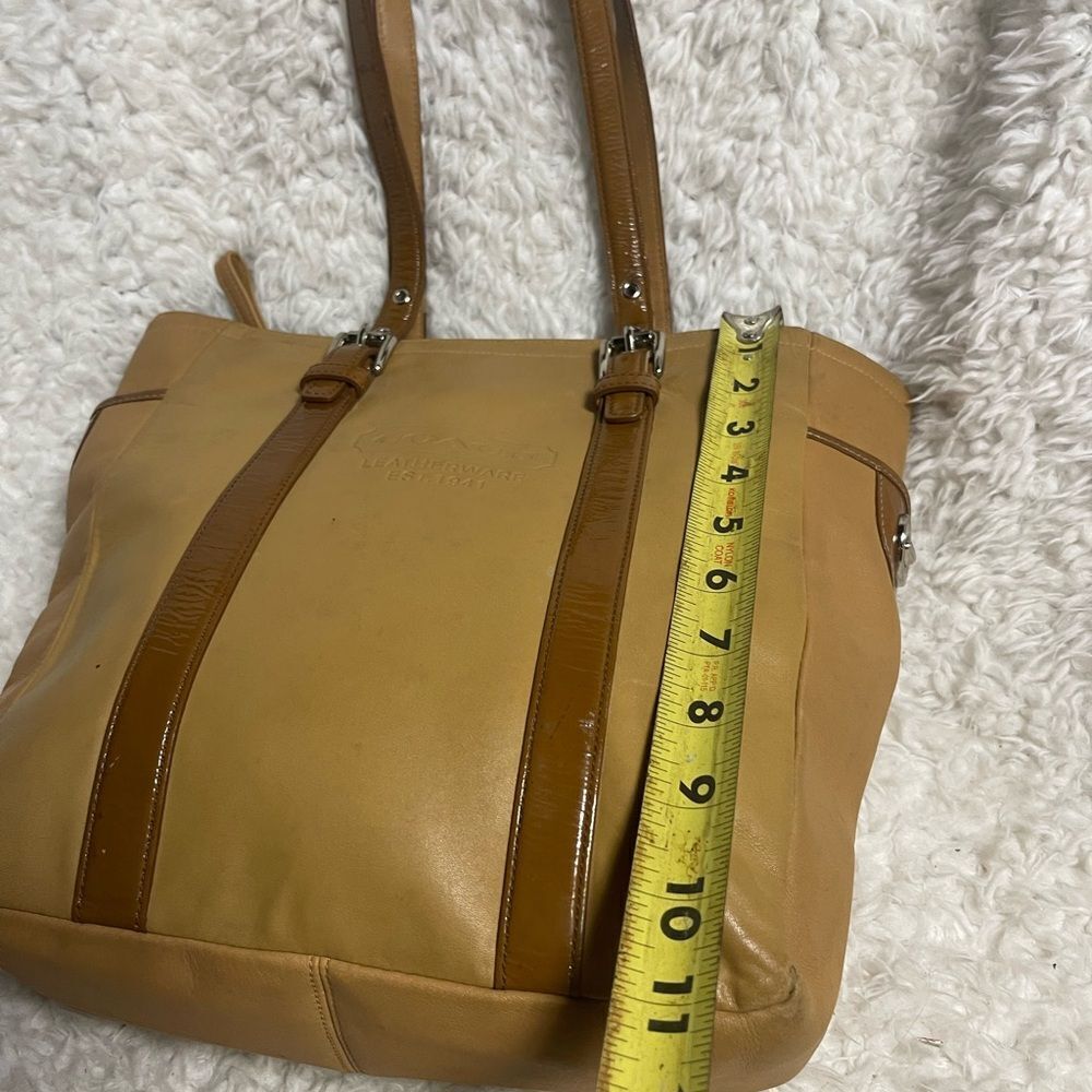 Vintage Coach Leatherware Est. 1941 tan shoulder bag with brown straps and trims - Picture 10 of 16